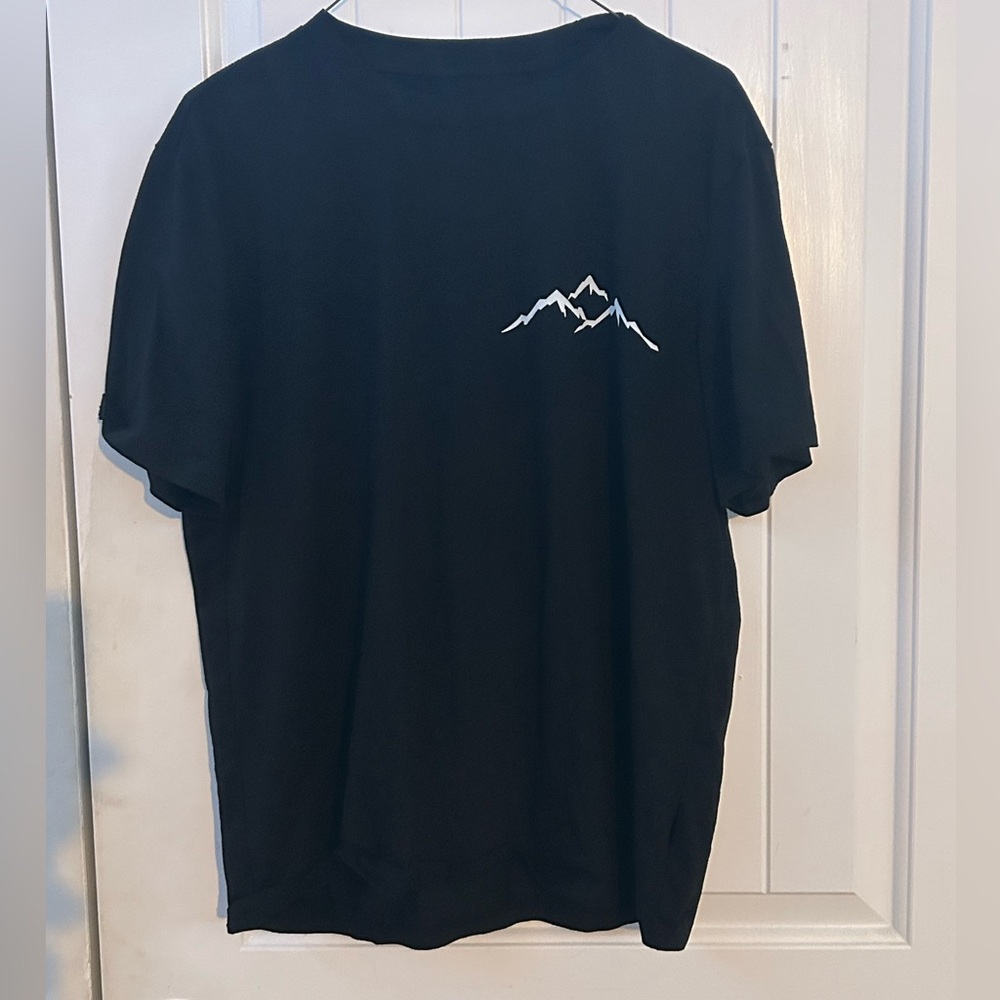 Black Mountain Graphic Men's Medium T-shirt